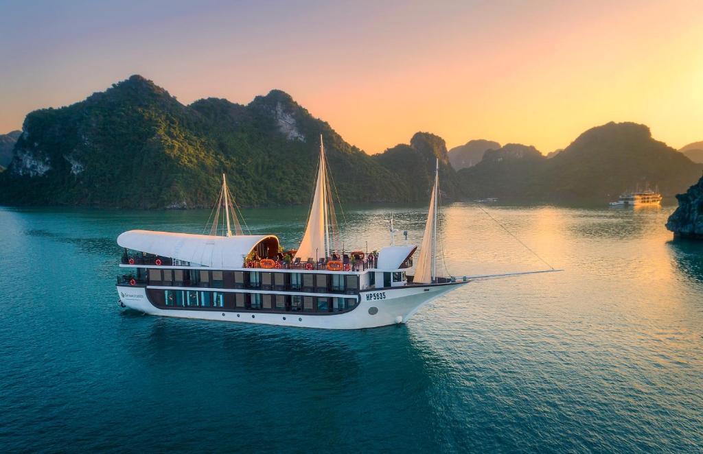 2 days 1 night cruise Lan Ha Bay Senna